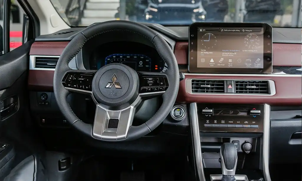 Khoang lái Xpander Cross