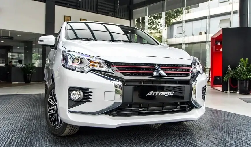 Mitsubishi Attrage màu trắng