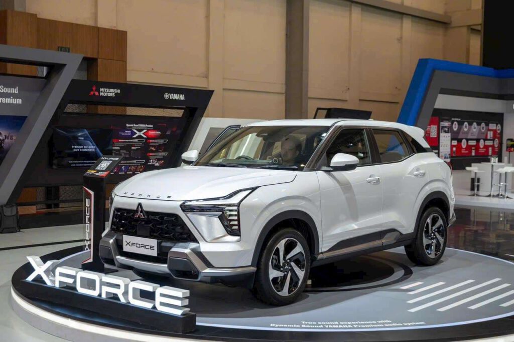 Mitsubishi X-Force màu trắng